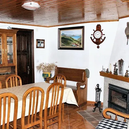 Hébergement de vacances Charming House In With Mountain View *